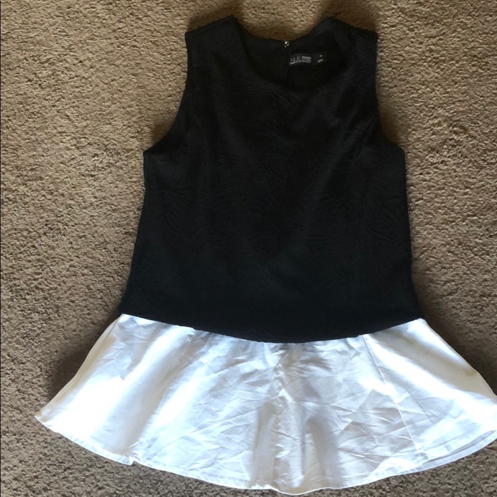 Great black and white top!